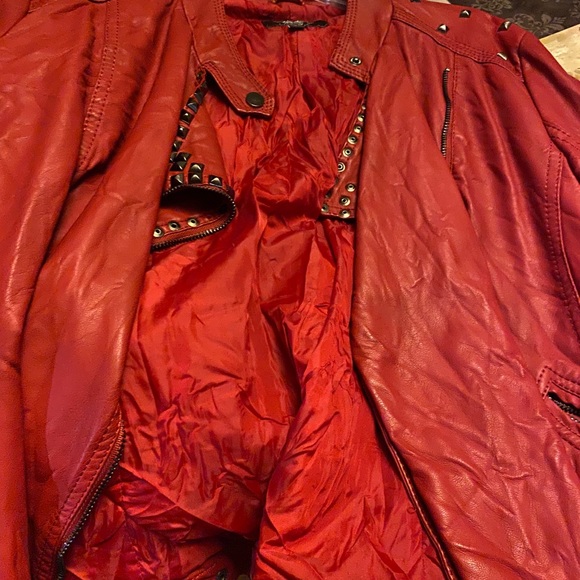 Red leather jacket. - Picture 4 of 7